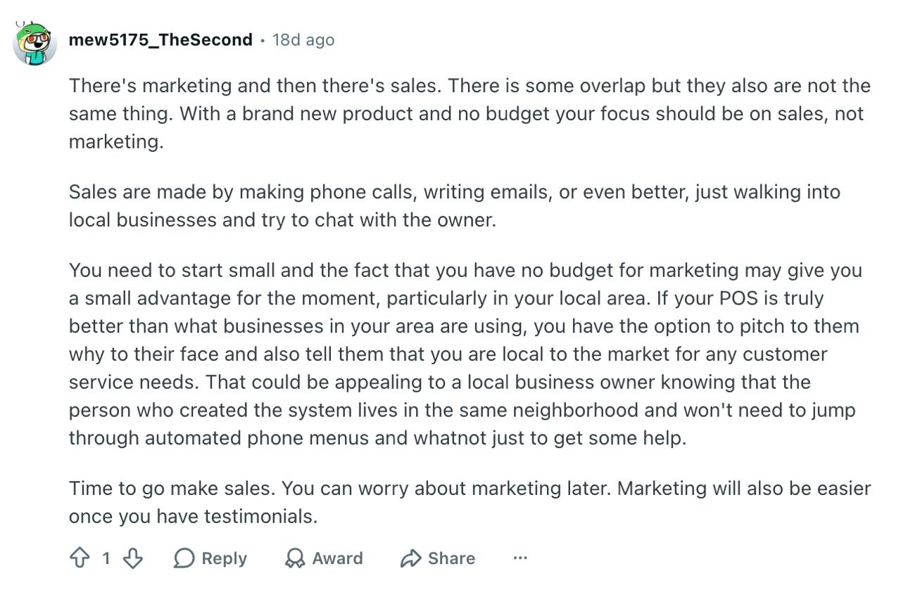 Comentario en Reddit sobre la diferencia entre marketing y ventas para un producto nuevo